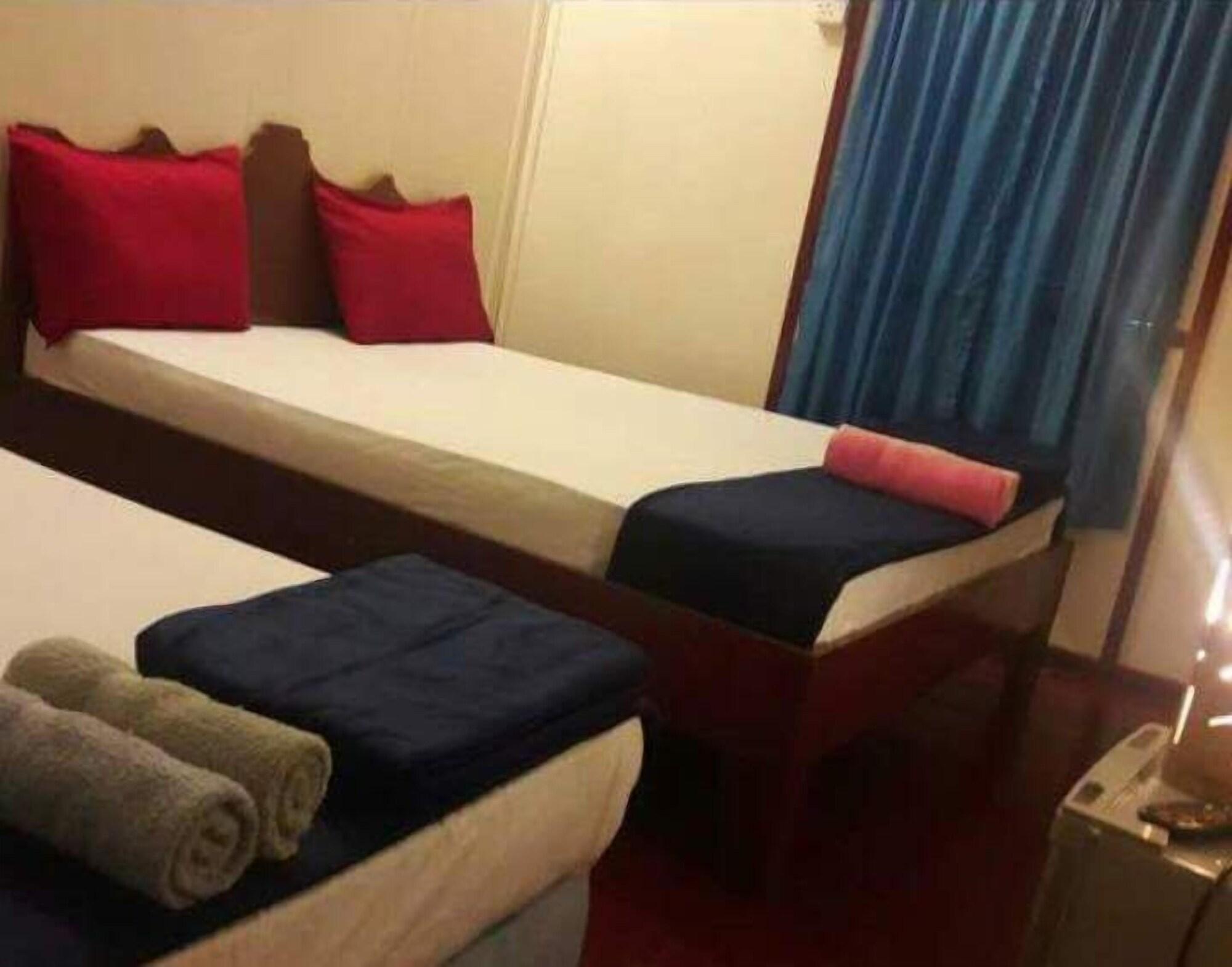 Marina Bay Resort & Restaurant Kampung Genting Екстер'єр фото