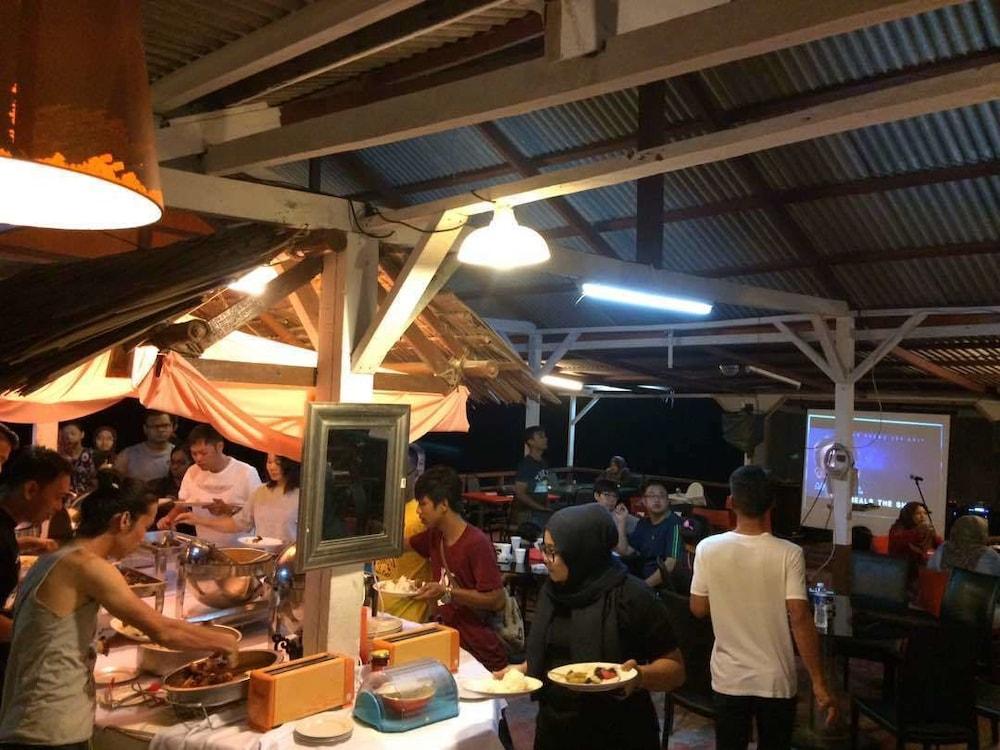Marina Bay Resort & Restaurant Kampung Genting Екстер'єр фото