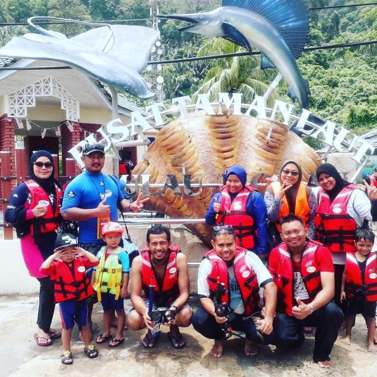 Marina Bay Resort & Restaurant Kampung Genting Екстер'єр фото